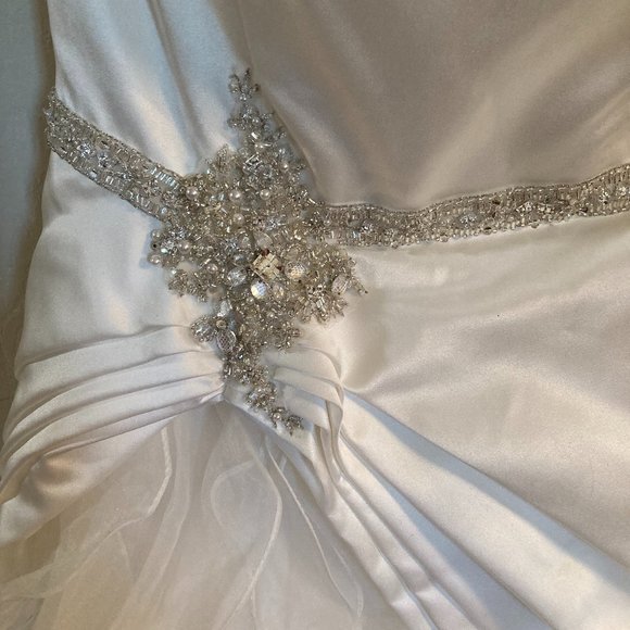 Davids Bridal Wedding Dress - Ivory - Picture 9 of 16